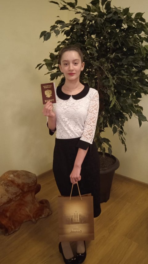 Паспорт вручает… глава Хакасии!
