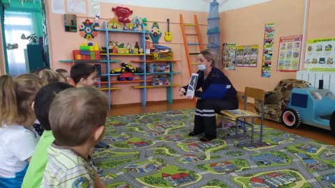 Сотрудники ГИБДД провели профилактическое мероприятие в детском саду